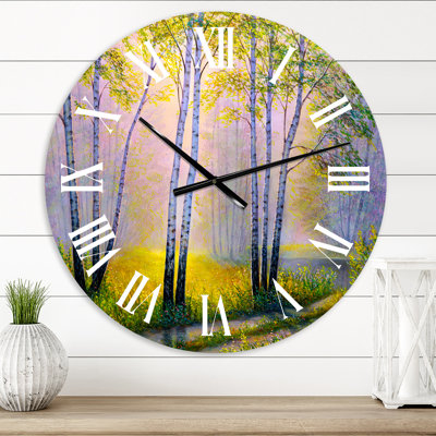 Horloge murale traditionnelle du matin à travers les bouleaux I