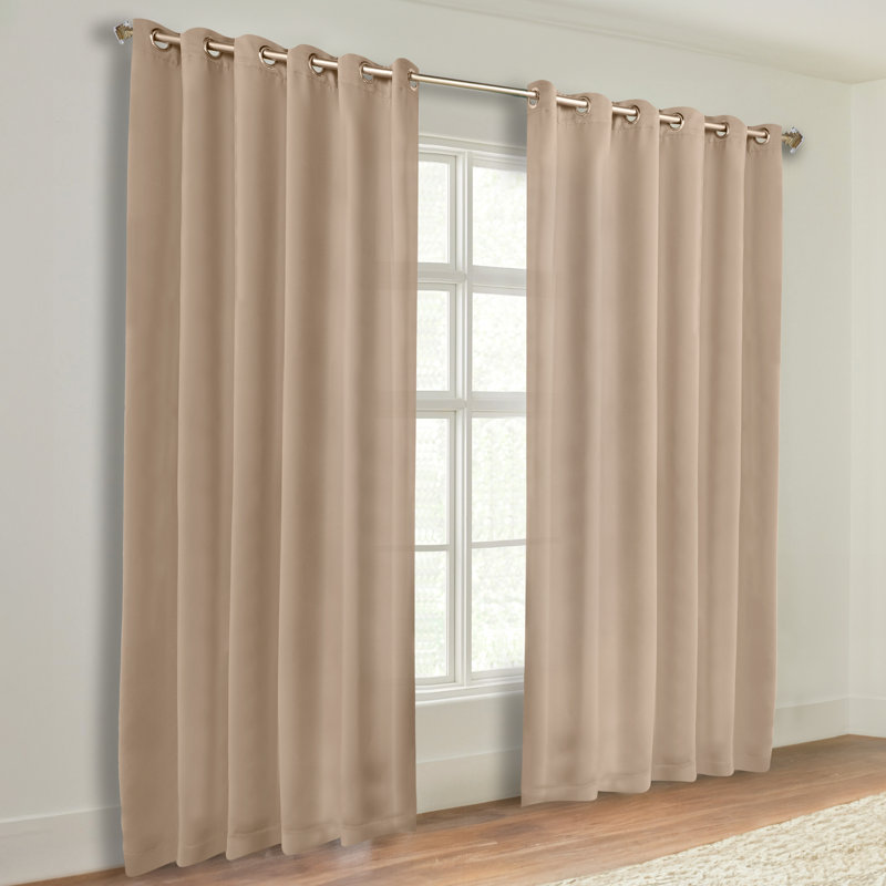 Paire de rideaux obscurcissant avec œillets Millendon, Bois de frêne fumé, L 70 po x L 84 po