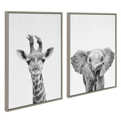 «Baby Giraffe and Elephant» par Simon Te of Tai, reproduction d'art sur toile encadrée
