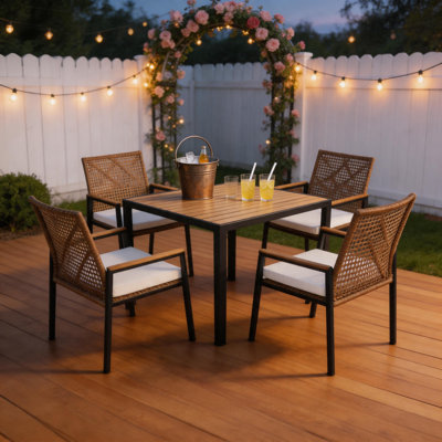 Ensemble de salle à manger 5 pièces pour patio toutes saisons, table carrée en bois d'acacia avec trou pour parasol, fauteuils en rotin PE jaune avec rembourrage en mousse épaisse de 1,96 pouce, ensemble de conversation extérieur résistant aux rayons UV d'une capacité de 352 lb pour la cour de jardin