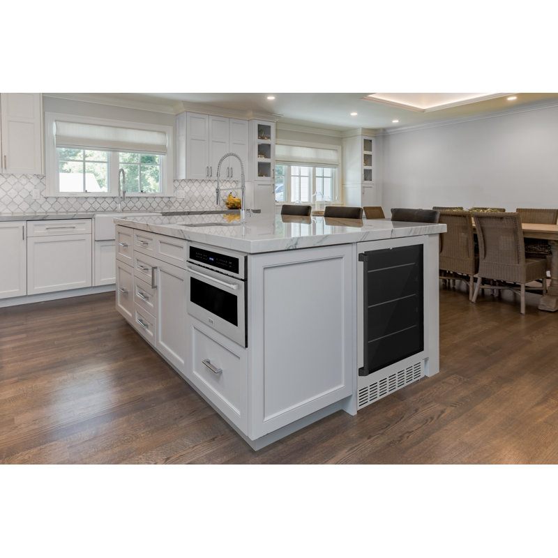 ZLINE 24" Stainless Steel Beverage Fridge with Matte Black Handle