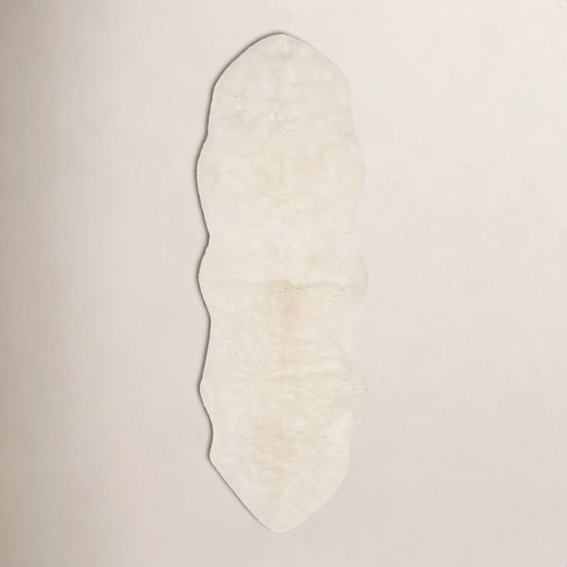 Mera Handmade Sheepskin White Area Rug, Runner 2' x 6'
