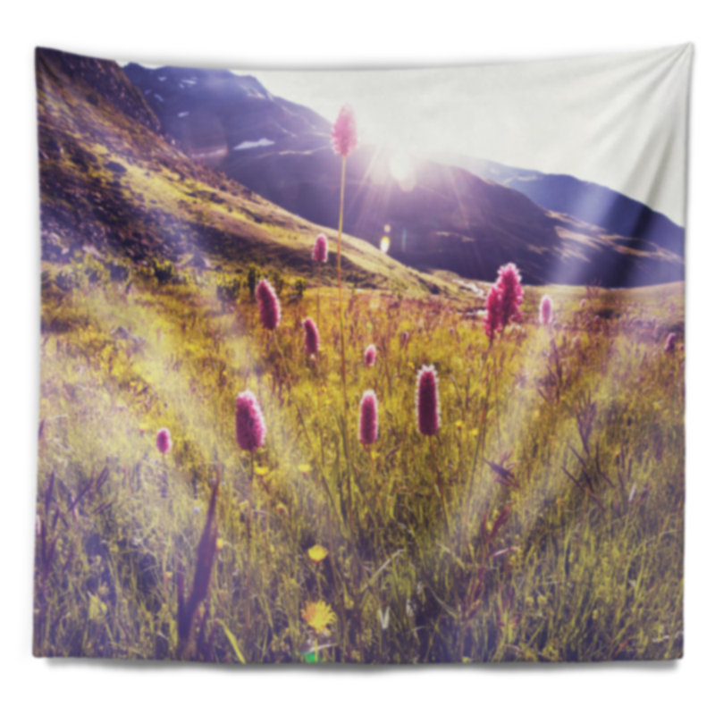 Tapisserie de montagne avec fleurs roses, H 32 po x l 39 po