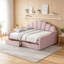 Lit de jour rembourré rose avec dossier en coquillage et 2 tiroirs de rangement-504188951
