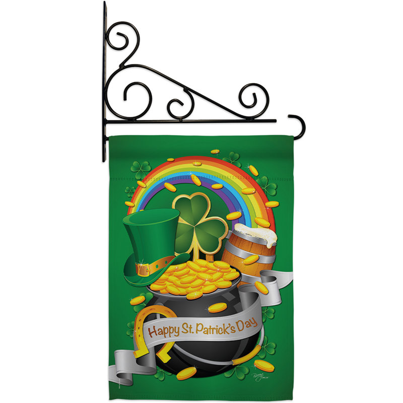 La fête de la Saint-Patrick est faite de polyester décoratif à 2 faces de 19 x 13 po. Ensemble de drapeaux
