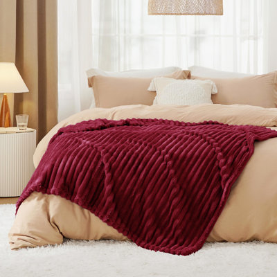 Jeté de lit en flanelle pour fille, couverture douce et confortable 300 GSM pour dortoir et décoration intérieure, bourgogne, cadeau toutes saisons