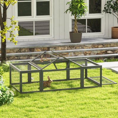 Spacieux lapin d'extérieur en bois gris avec porte verrouillable, matériau confortable et serrure