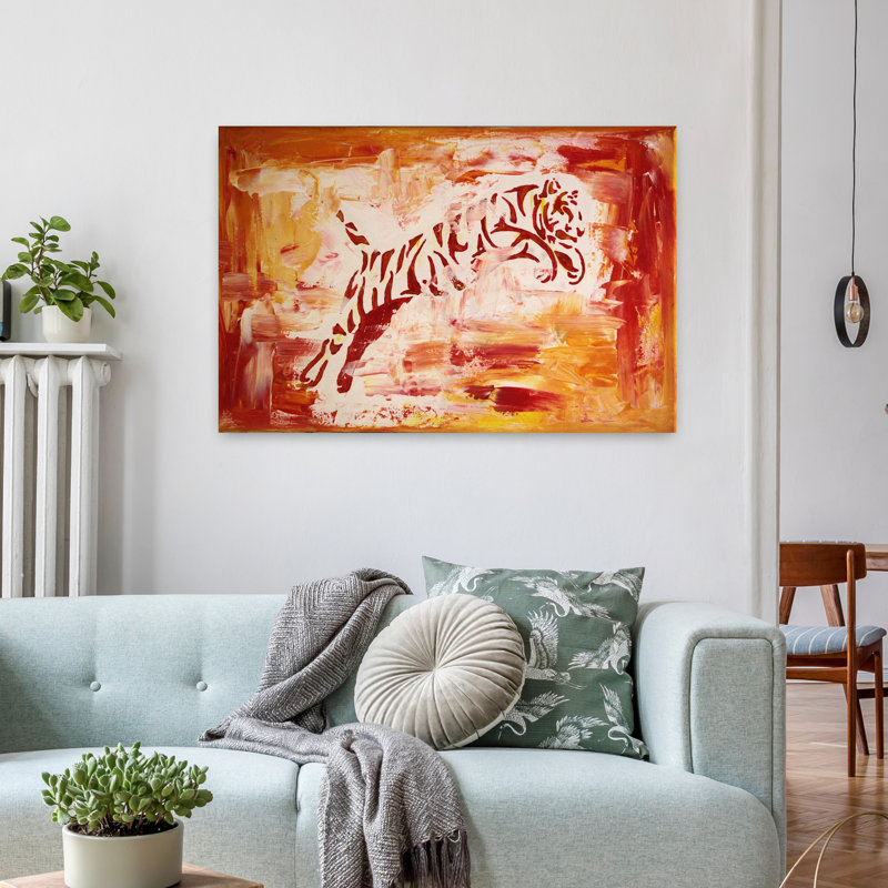 Peinture abstraite d'un tigre bondissant dans des tons chauds de rouge, orange et jaune, H 36 po x l 24 po