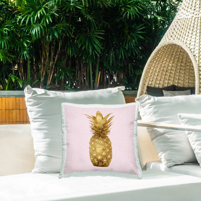 Coussin d'extérieur Stupell Industries Pink Glam Pineapple Tropical Fruit par Kate Bennett