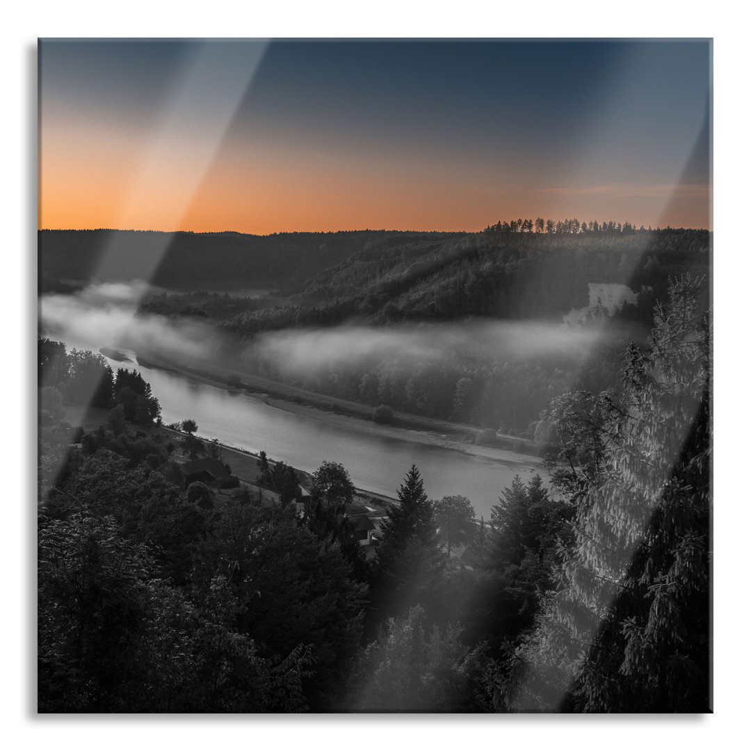 Glasbild Nebel über einem Fluss in einer Waldlandschaft