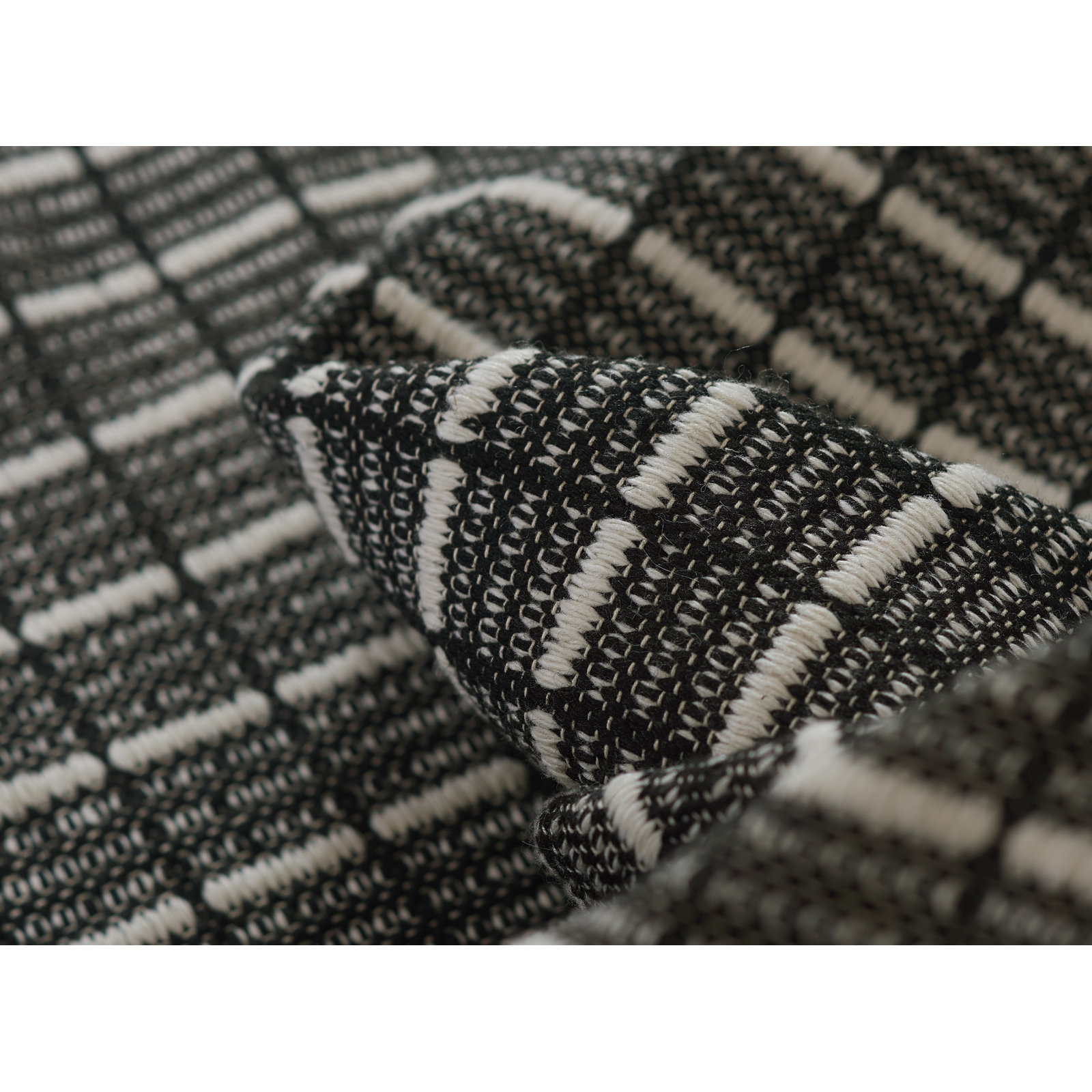Malmo Handmade Recycled P.E.T Black/White Indoor/Outdoor Rug, Runner 2'3" x 8'