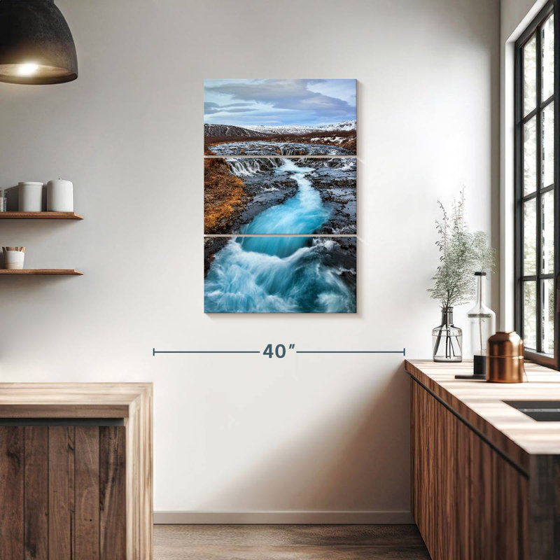 Alvord tourbillonnant en cascades en Islande, H 38 po x l 24 po