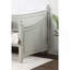 Finition gris clair de style transitionnel, moulure de lit de jour simple, conception d'affiche prête pour le matelas avec fleurons, structure en bois massif-597249124