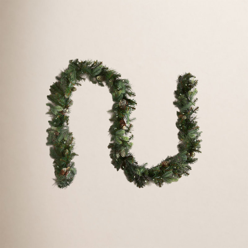 Kaiza 108" Pre-Lit Christmas Garland