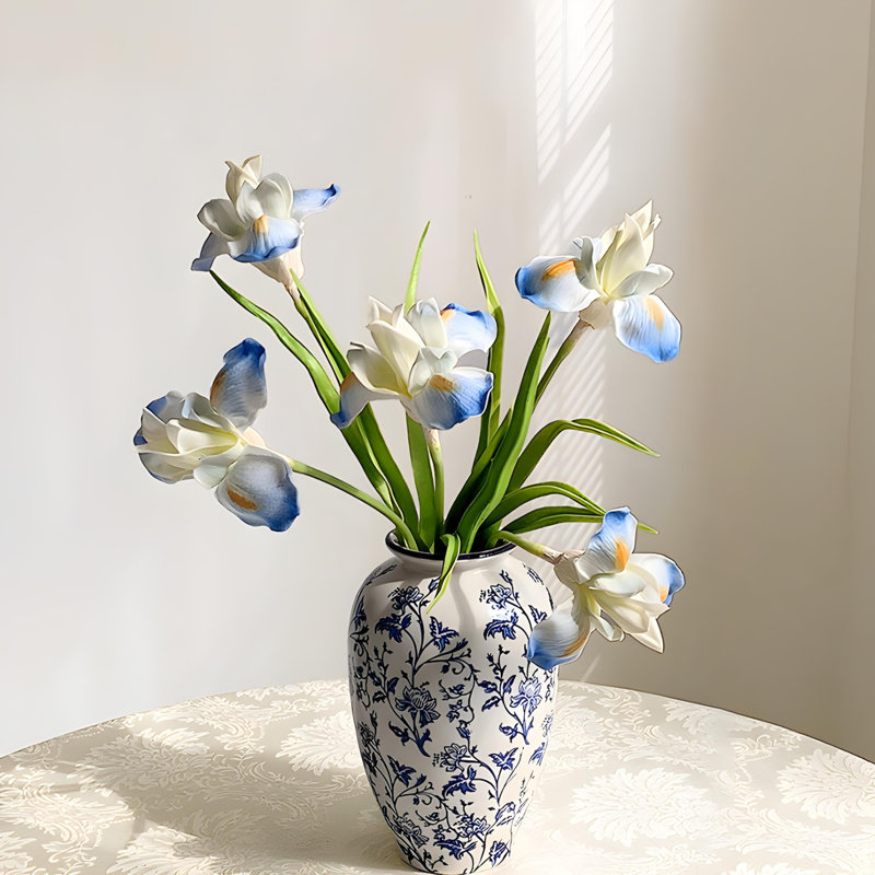 Ornements de fleurs simulées
