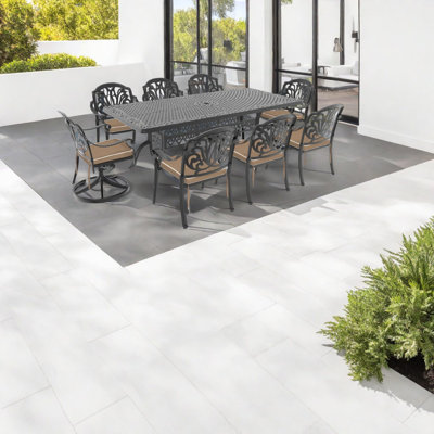 Ensemble de salle à manger élégant en fonte d'aluminium, résistant aux intempéries et parfait pour les réceptions en plein air