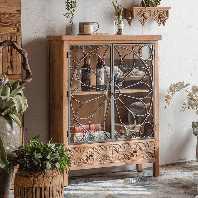 Brun + bois massif noir + verre trempé + vitrines en fer