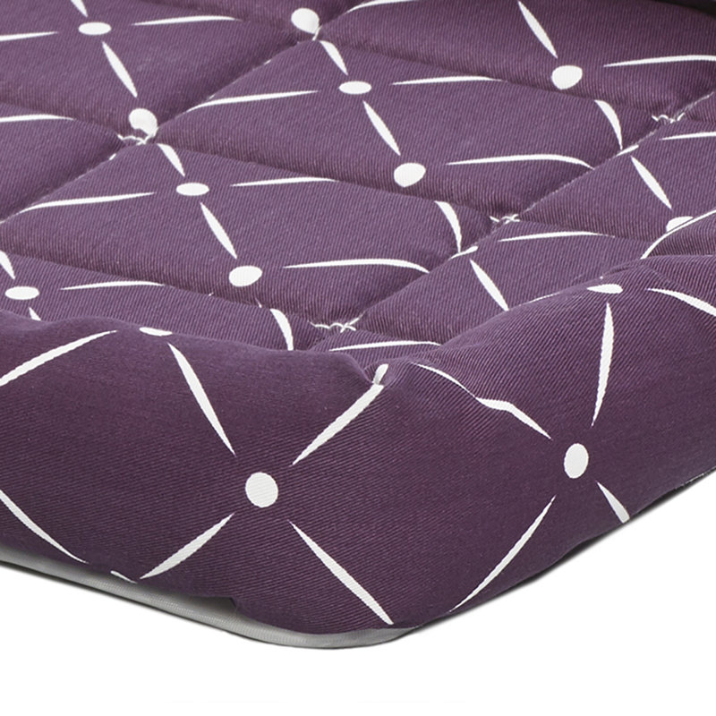 Lit pour animal de compagnie avec traversin QuietTime Couture, l 21,75 po x p 12,75 po x H 3,75 po, Prune