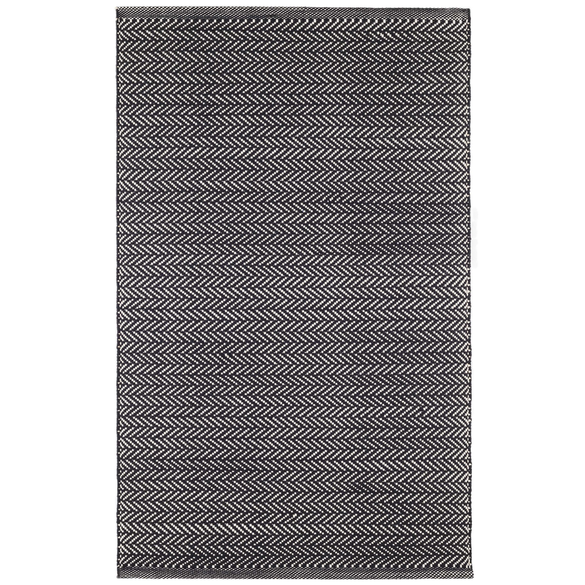 Herringbone Pearl Handwoven Indoor/Outdoor Rug, Rectangle 4' x 6', Black/Ivory