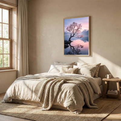 Art sur toile, "Rose en fleurs" reflété dans un lac avec des montagnes