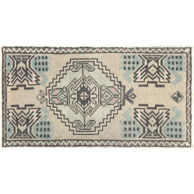 Yastic One-of-a-Kind 1'7" X 2'10" Area Rug