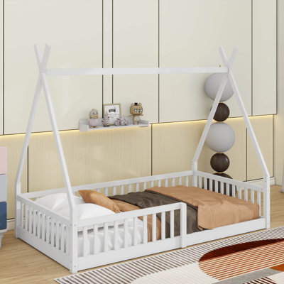 Lit simple en bois avec clôture