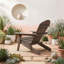 Chaise en bois avec dossier et accoudoirs-133223287