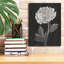 «Black and White Flowers 4» par Ethan Harper, art mural sur toile