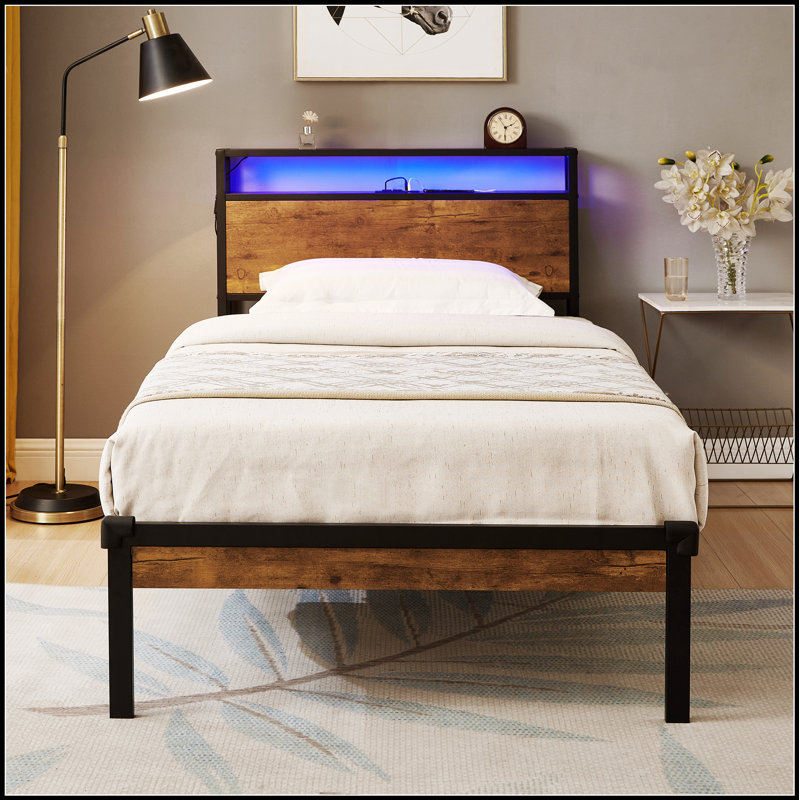 Structure de lit plateforme en métal avec ports USB et lumières DEL, aucun sommier requis, compatible avec tous les matelas
