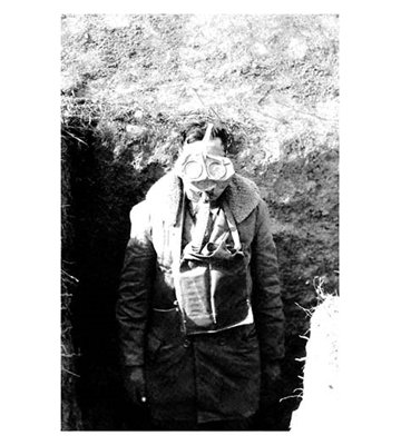 Un passe-gaz américain portant un imprimé de photo à masque de gaz