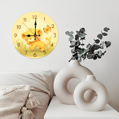 Illustration mignonne de l'horloge de lionceaux