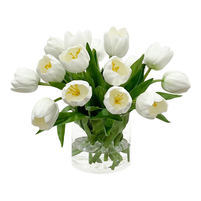 Tulipe artificielle dans un vase