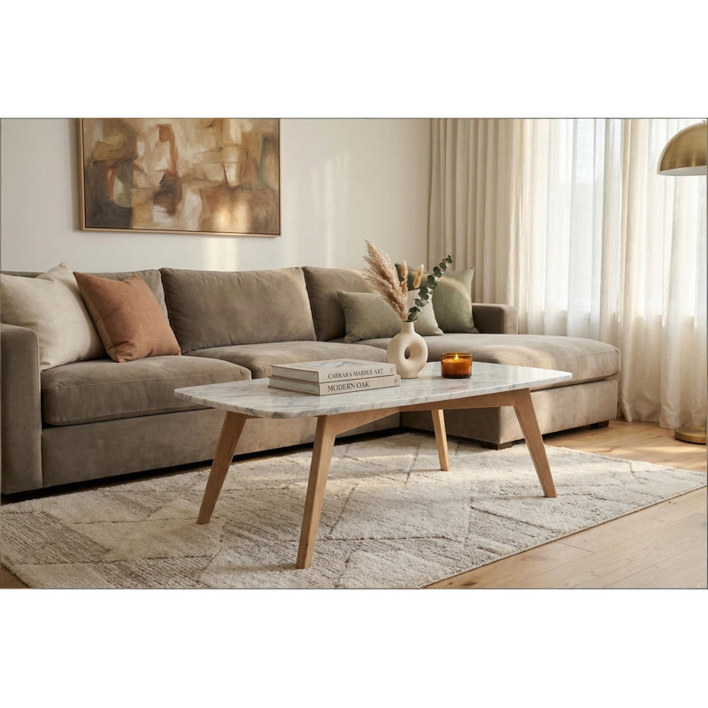Table basse rectangulaire en marbre blanc de Carrare italien avec pieds en chêne de 43 po x 18 po Rachel