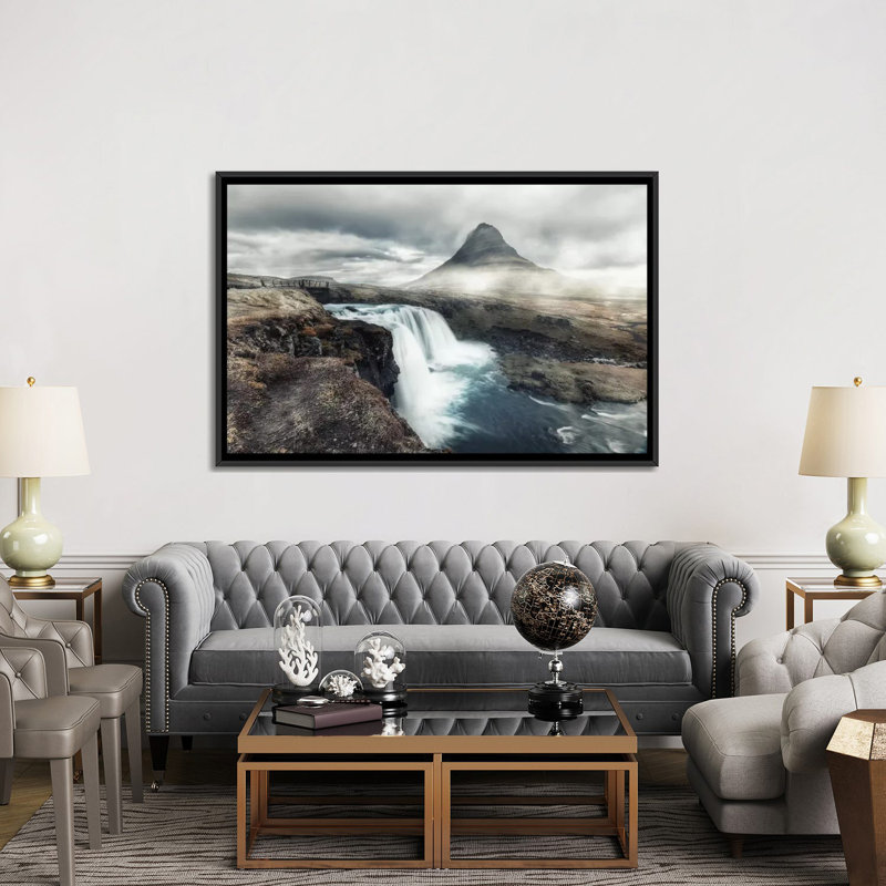 «Kirkjufell in Mist», impression sur toile, H 18 po x l 26 po x P 1,5 po, Toile avec cadre flottant noir, Pas de tapis