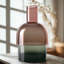 Vase en verre rose moyen et jaune-467362761