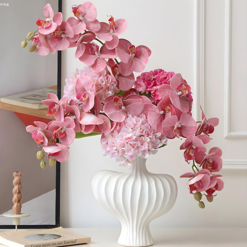 Ornements de fleurs simulées