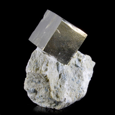 Cristal de pyrite cubique simple Aiden-Jay sur mini-matrice
