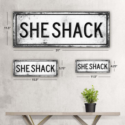 «Light, She Shack Metal Sign» sur métal