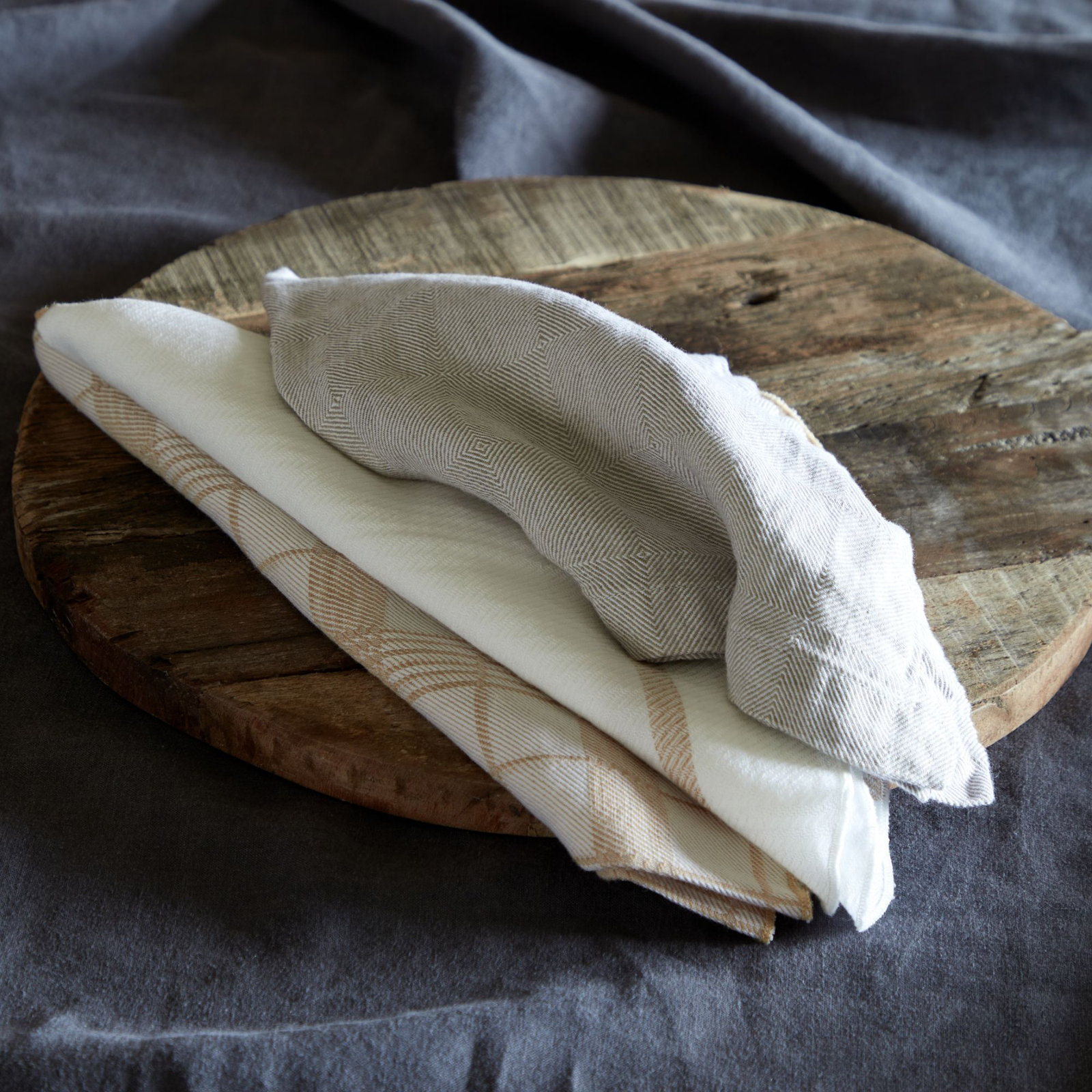 Carolina Reversible Napkin, White/Caramel