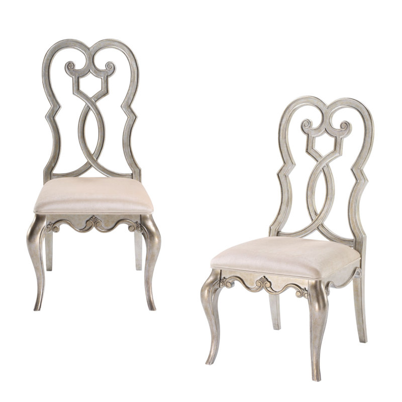 Ensemble de deux chaises d'appoint en velours et en bois massif ivoire et champagne