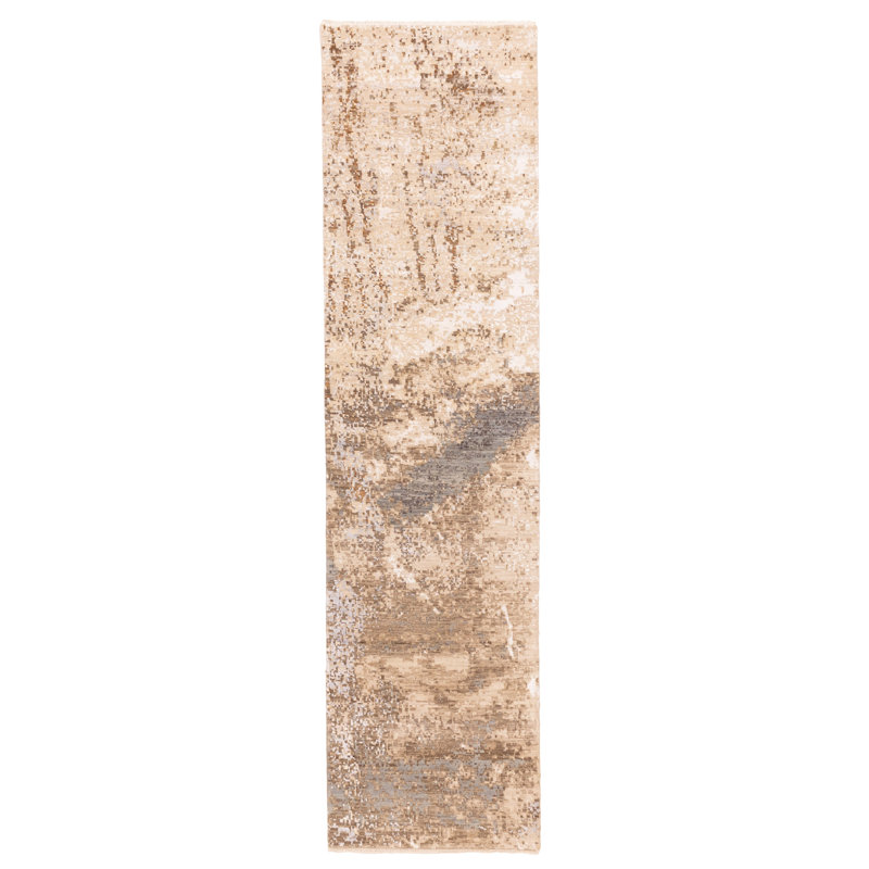 Tapis beige Legacy 2 pi 6 po x 10 pi 2 po
