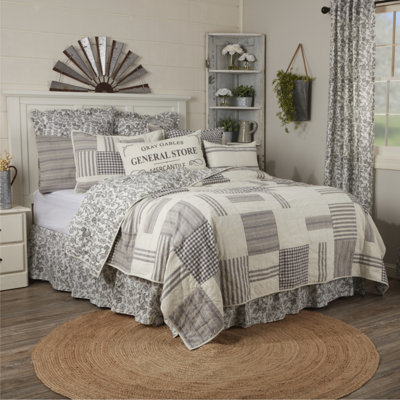 Gray Gables Queen Quilt