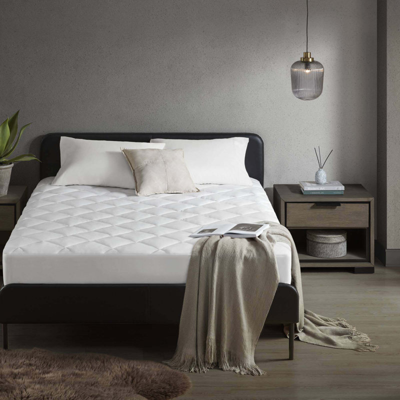 Surmatelas blanc à bourre pour un confort accru et un sommeil frais, Roi