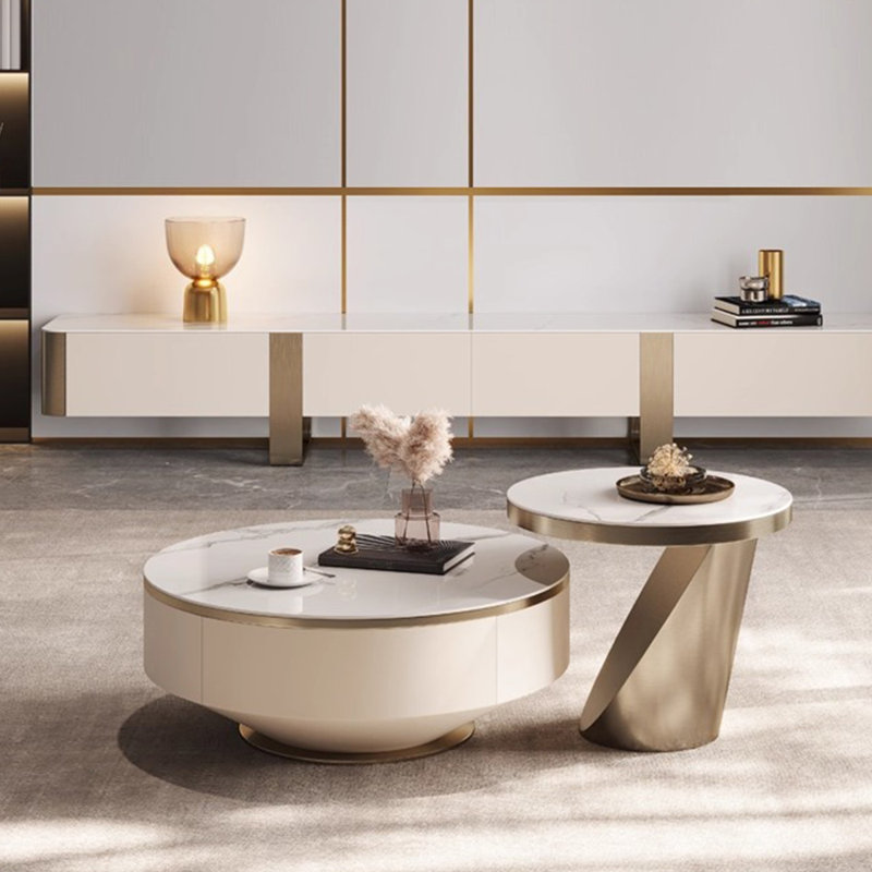 Table basse beige avec piédestal doré, 19.69" H x 59.06" W x 35.43" D