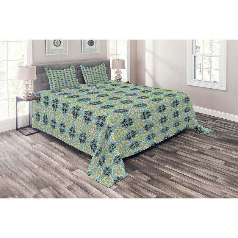 Traditional Polyester Floral Coverlet, King Bedspread + 2 Shams