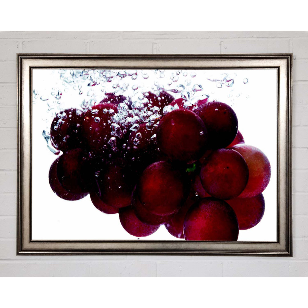 Water Splash Grapes - Einzelner Bilderrahmen Kunstdrucke