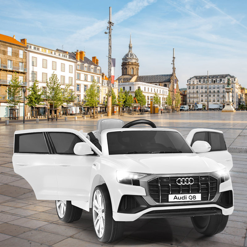 Les enfants montent sur une voiture, Blanc