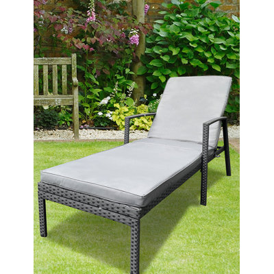 Outdoor Patio Lounge Chairs Rattan Wicker Chaise Lounges With Adjustable Backrest And Removable Cushions, Durable And Comfortable