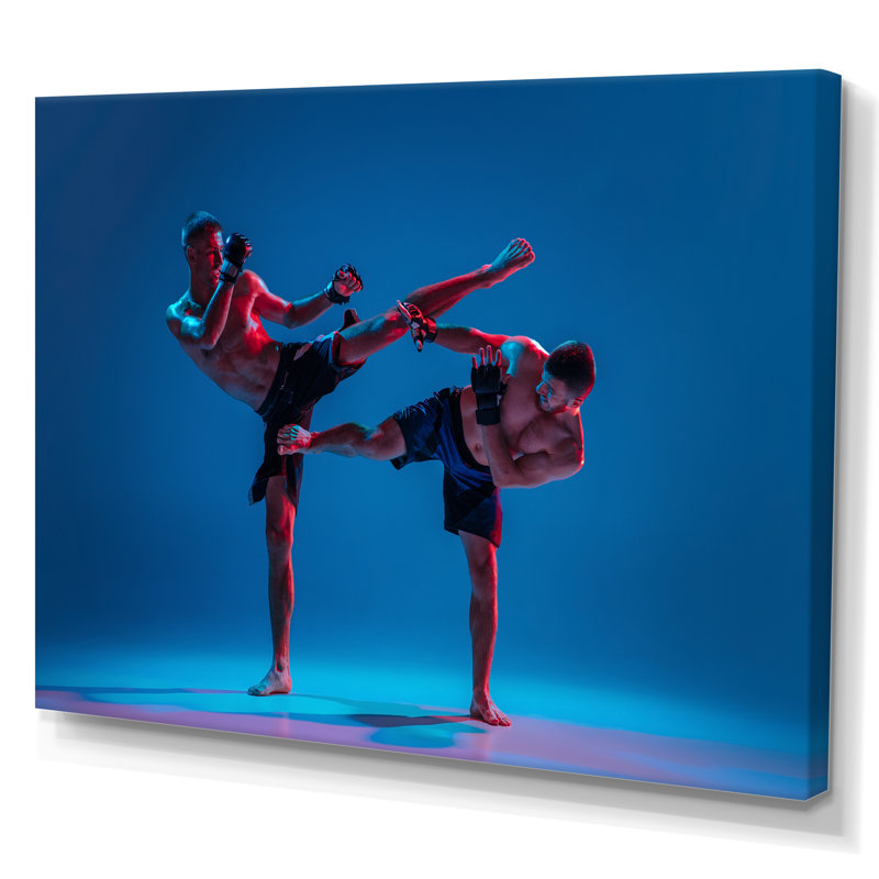 «Two Mma Fighters Boxing I» sur toile, H 30 po x l 40 po x P 1,5 po, Toile tendue