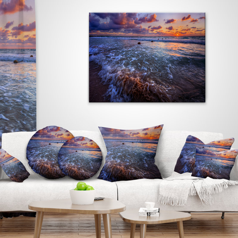 Coussin Cloudy Sky and Stormy Waves - Sea & Shore, 18 po x 18 po, Coussin décoratif